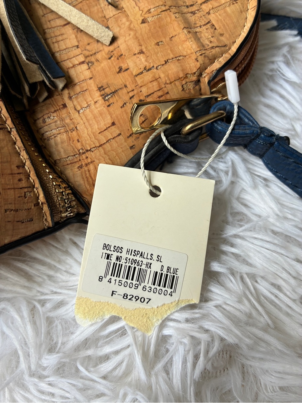 Natural Cork Tassel Crossbody Bag with Zip Pocket 💙 - Picture 9 of 9